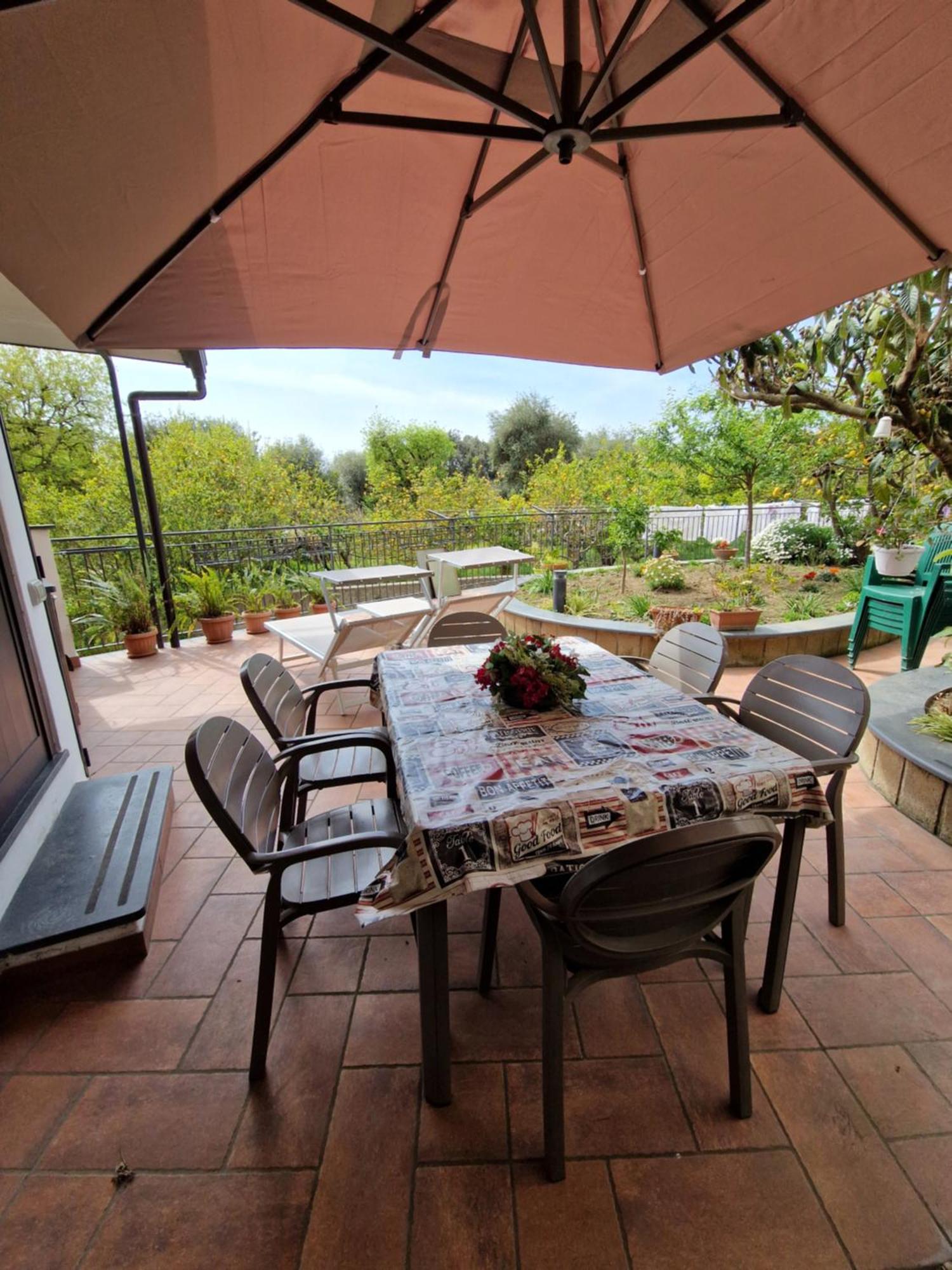 Il Giardino Dei Gigli Apartment Мета Екстериор снимка
