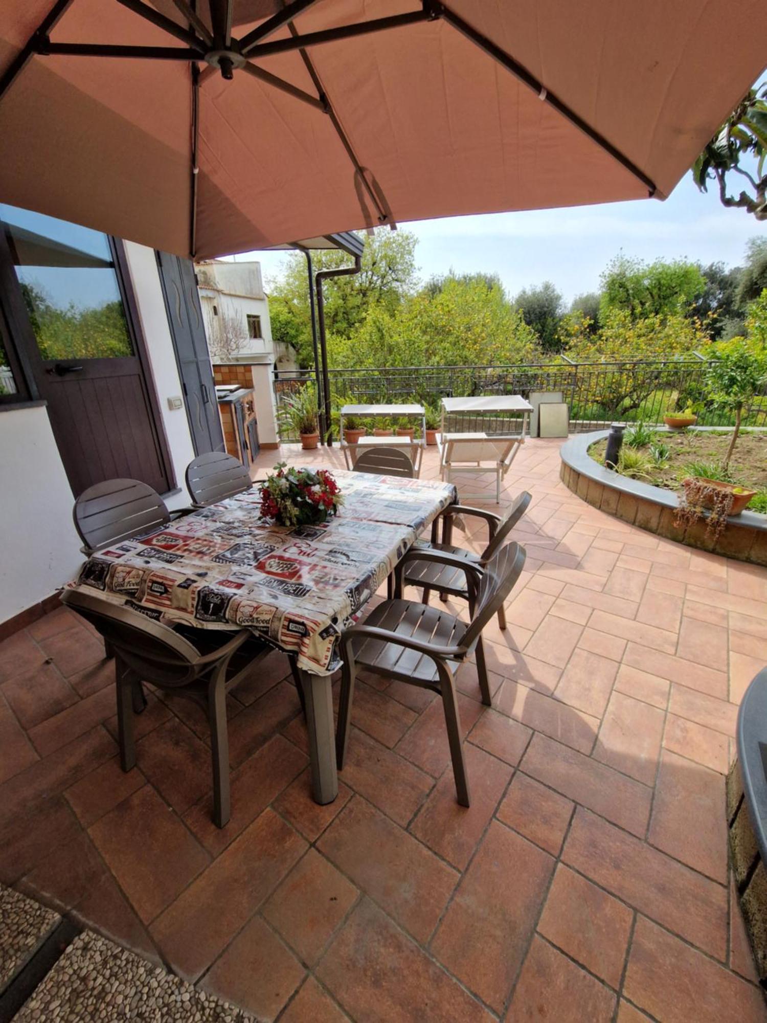 Il Giardino Dei Gigli Apartment Мета Екстериор снимка
