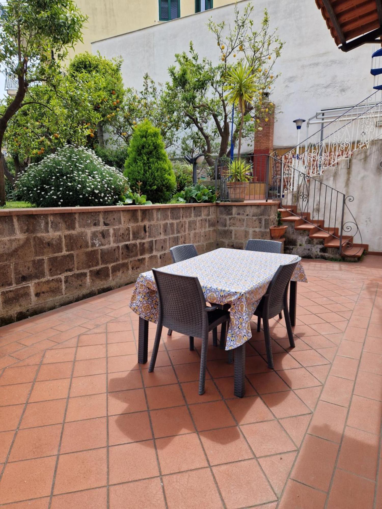 Il Giardino Dei Gigli Apartment Мета Екстериор снимка