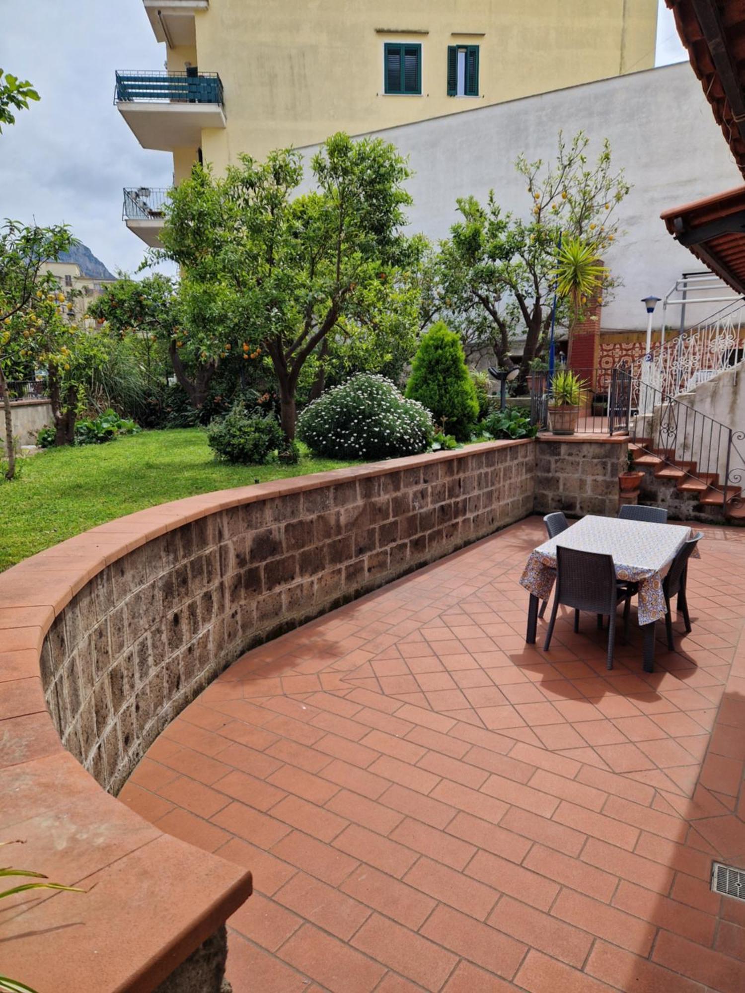 Il Giardino Dei Gigli Apartment Мета Екстериор снимка