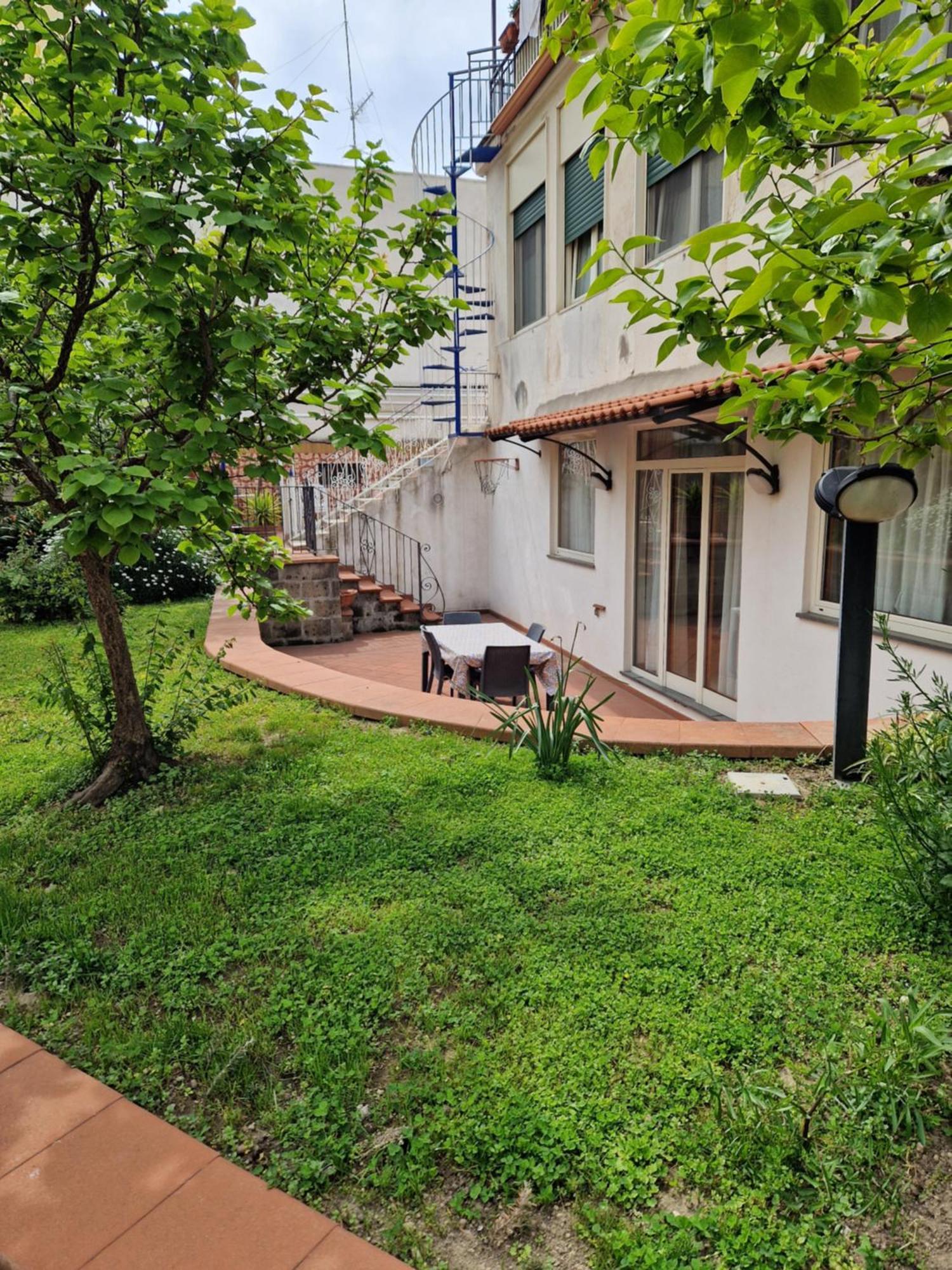 Il Giardino Dei Gigli Apartment Мета Екстериор снимка